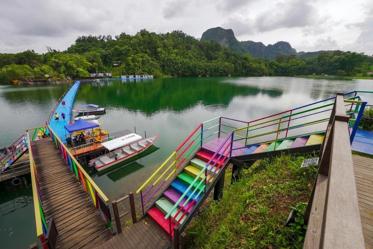 Roxy Tasik Biru Resort City Bau Экстерьер фото
