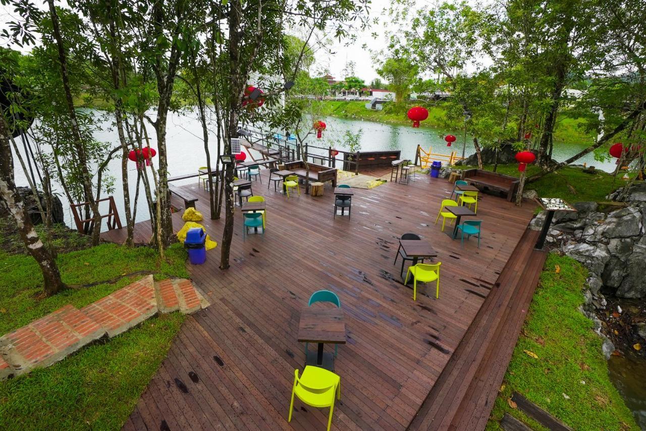 Roxy Tasik Biru Resort City Bau Экстерьер фото