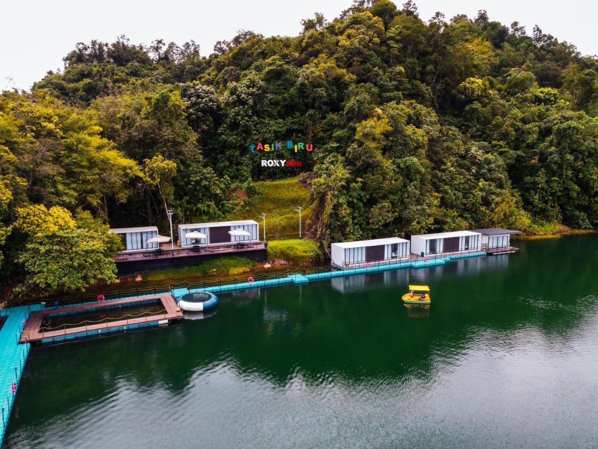 Roxy Tasik Biru Resort City Bau Экстерьер фото
