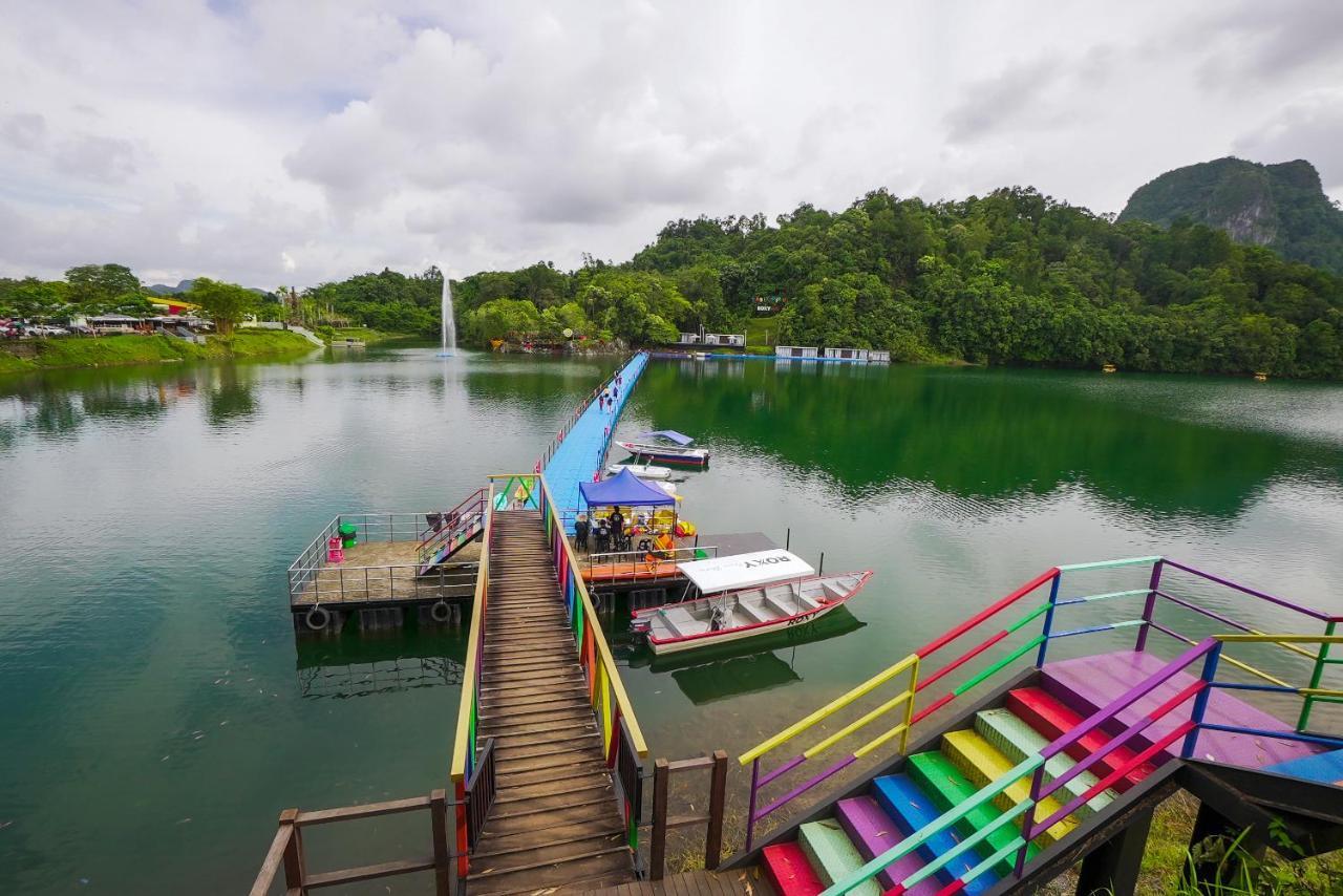 Roxy Tasik Biru Resort City Bau Экстерьер фото
