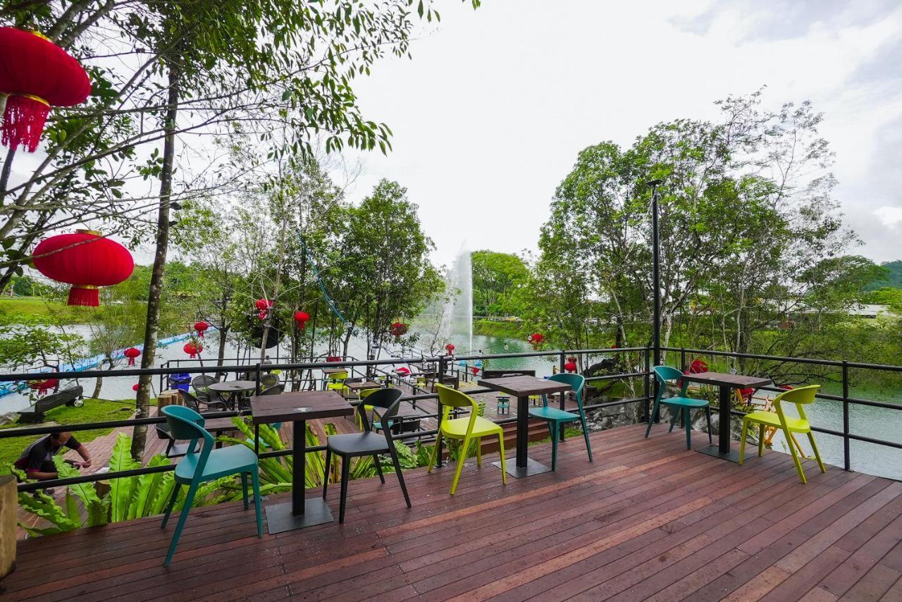 Roxy Tasik Biru Resort City Bau Экстерьер фото