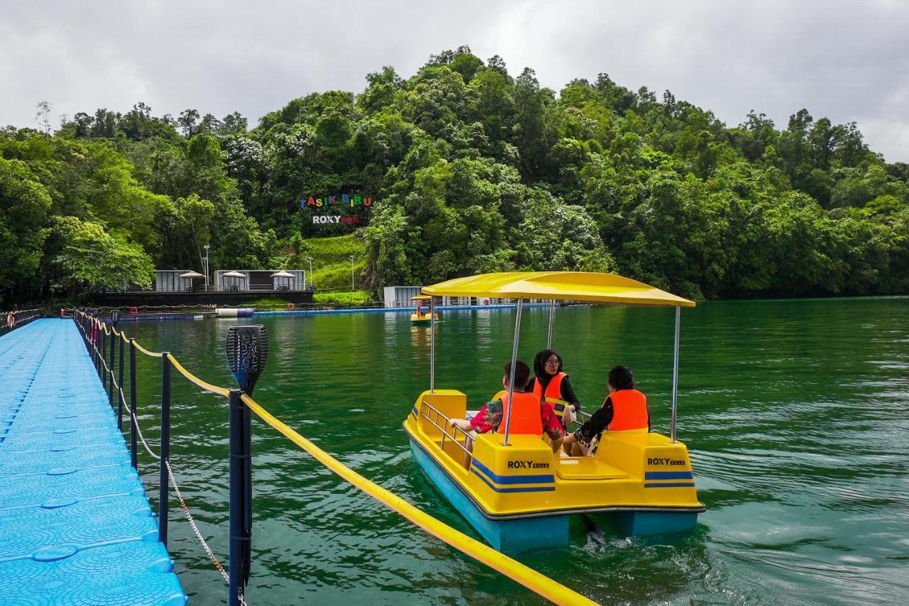 Roxy Tasik Biru Resort City Bau Экстерьер фото