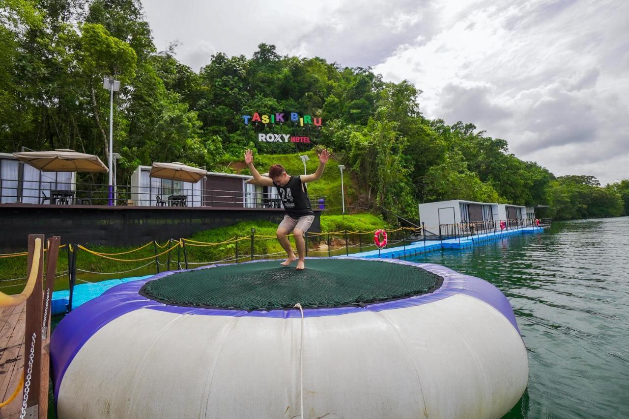 Roxy Tasik Biru Resort City Bau Экстерьер фото